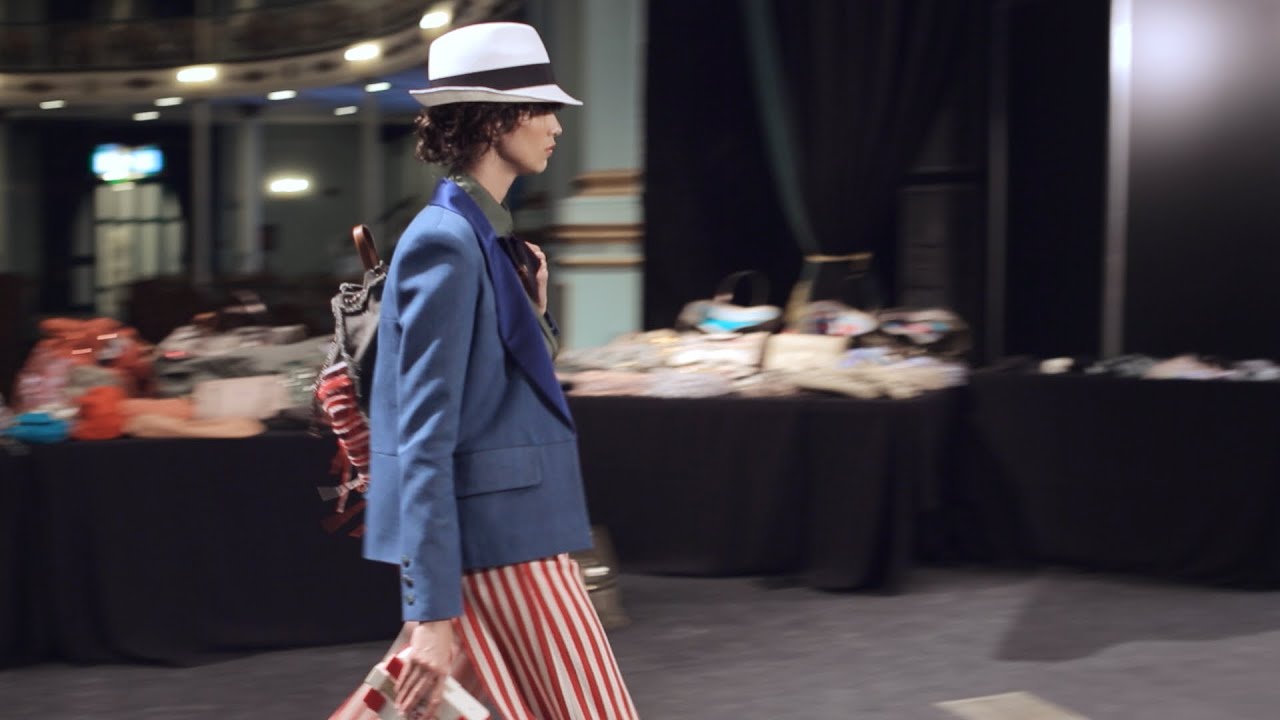 Fittings for the Cruise 2016/17 Show in Cuba &ndash; CHANEL Shows