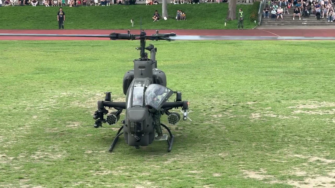 2025.04.19 逢甲大學AH-1W UH-60直升機起飛