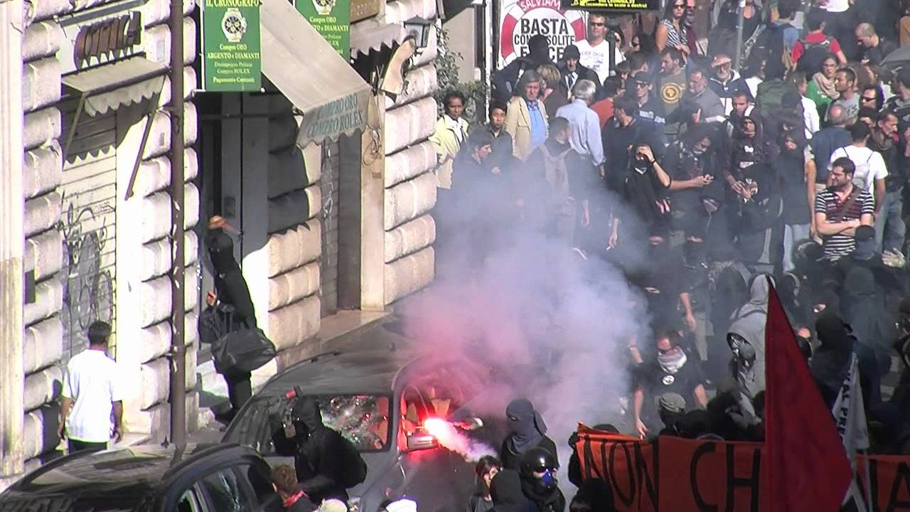 Roma, Black block in via Cavour