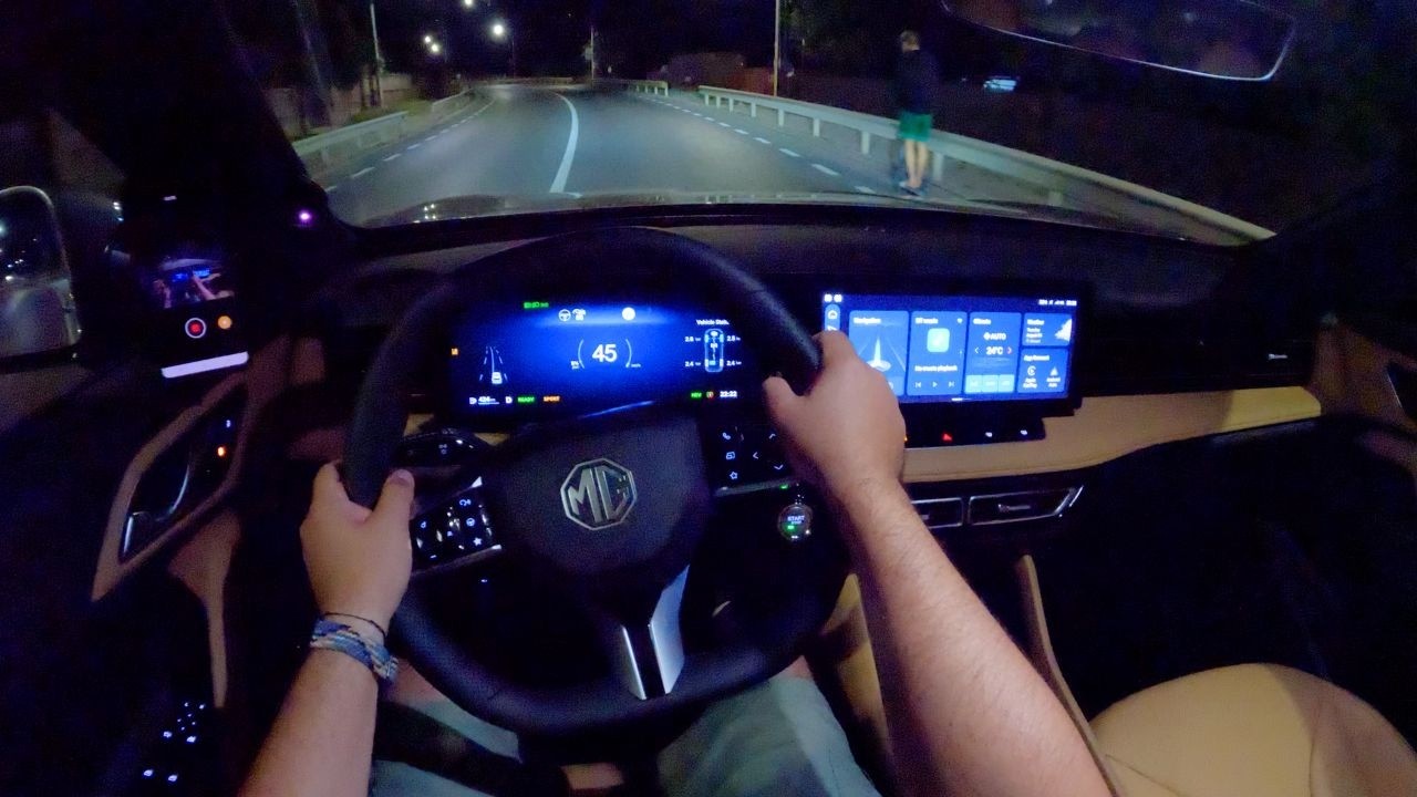 2025 MG HS Hybrid Plus (1.5T 224 hp) Night POV Drive