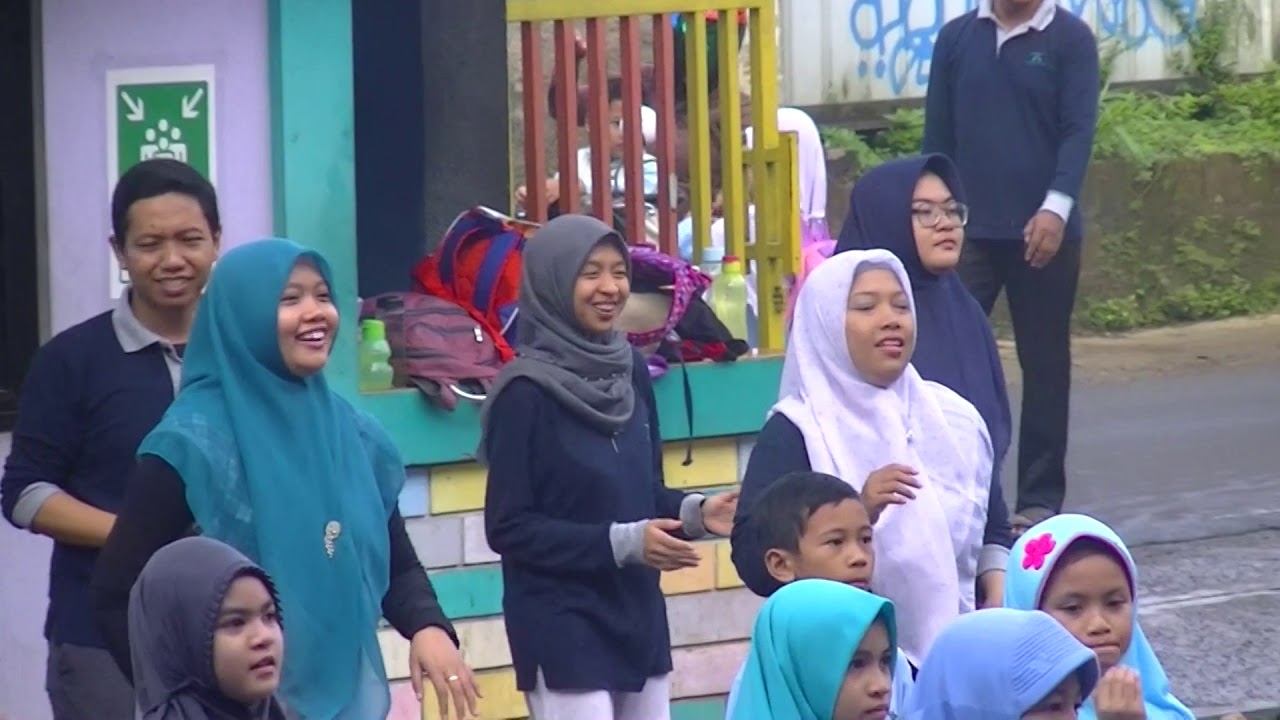 Senam Pagi Selurus Siswa dan Guru MI Mumtaza