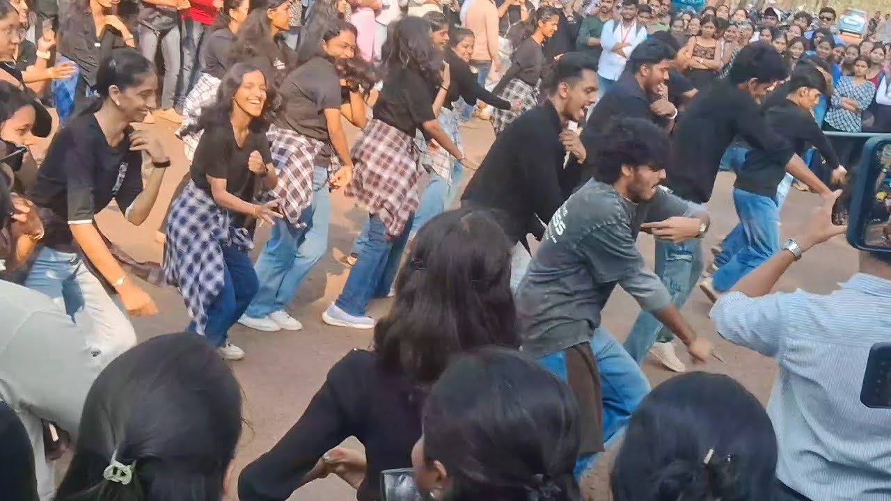 Flash Mob at FAMT Ratnagiri | Craziest College Event Ever 😍😍😍😍