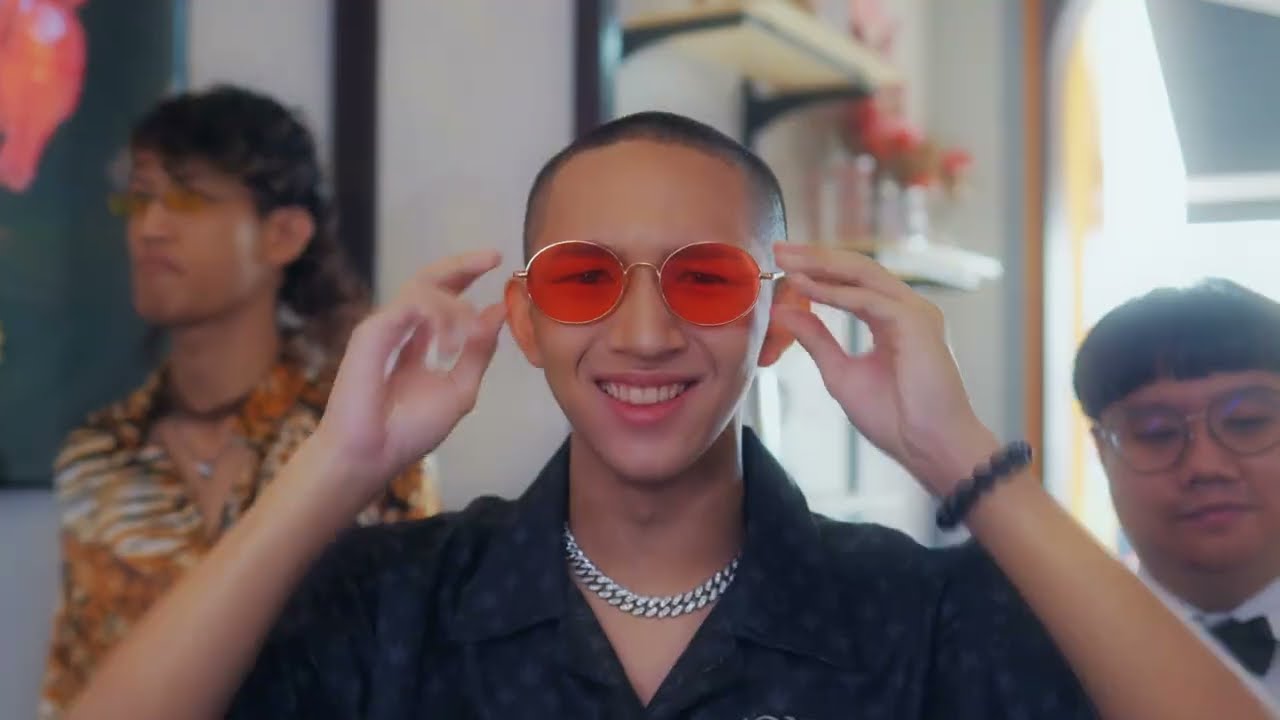 鸡饭两盘 - Xiangze翔泽 (Prod. By Floreciente)   [Official Music Video]
