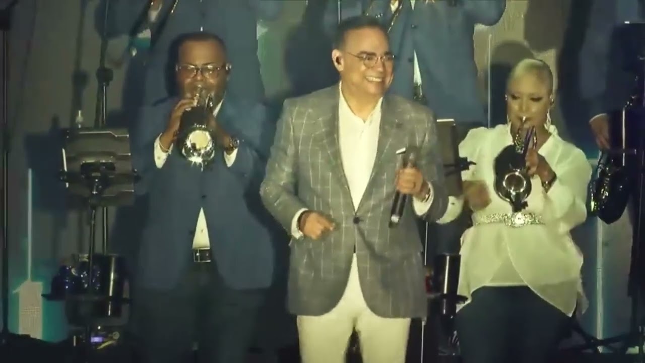 Gilberto Santa Rosa - Medley Homenaje A Colombia: La Hamaca Grande / La Piragua / Matildelina