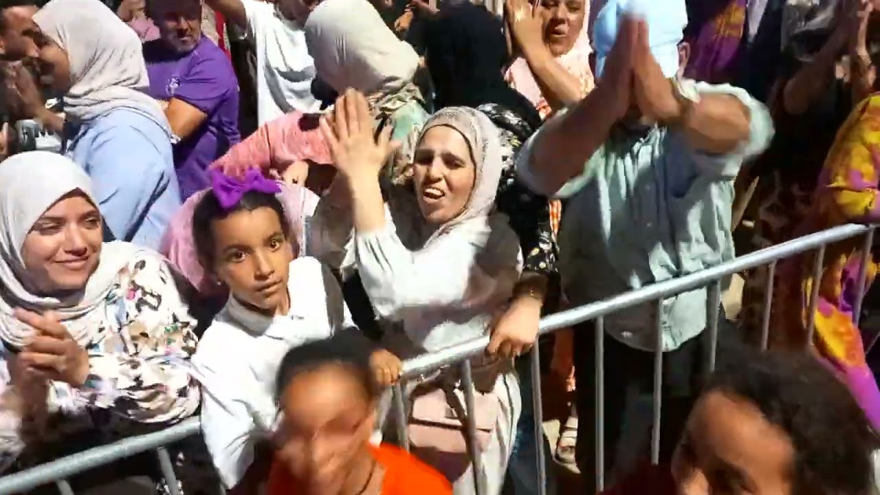 الفنانة  زينة الدوديةمهرجان شاطيء  طنجة(Maroc.tlecom)