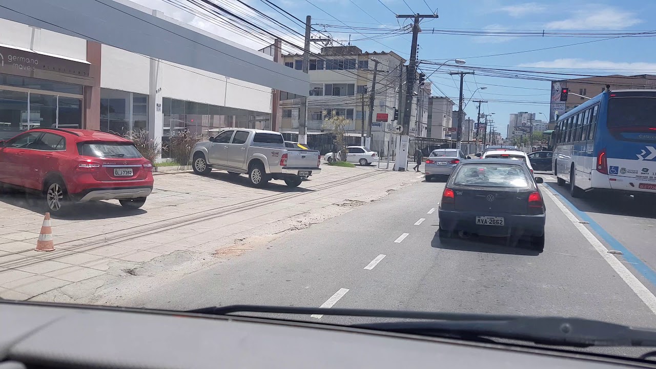 Como a população de Maceió  se comporta, para dar passagem à uma ambulância!