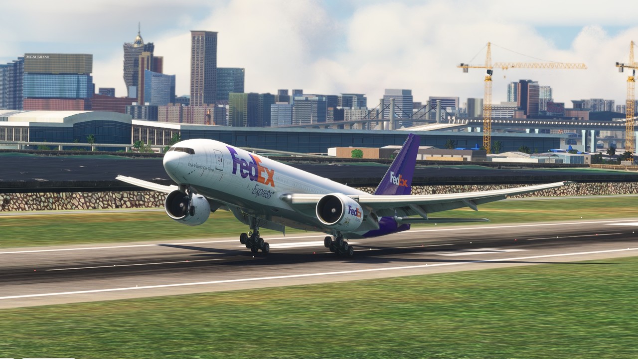 Unbelievable Touch and Go! FedEx Boeing 777-200 at Manila Airport