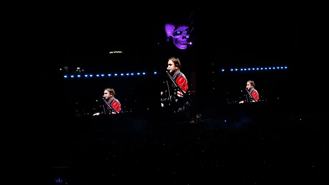 Airbag - Otoño Del 82 (En Vivo) en Velez Stadium 21.12.24