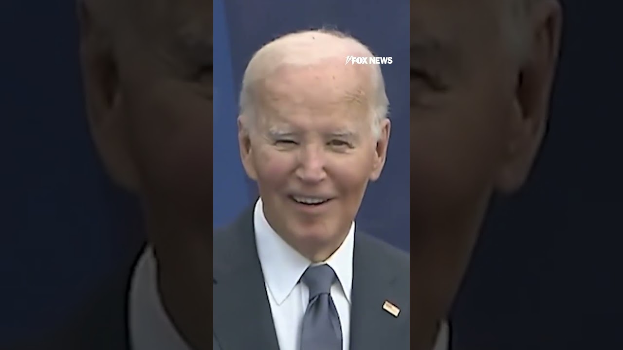 For a few seconds, Joe Biden was the only person left on stage... #shorts #usa #politics #biden
