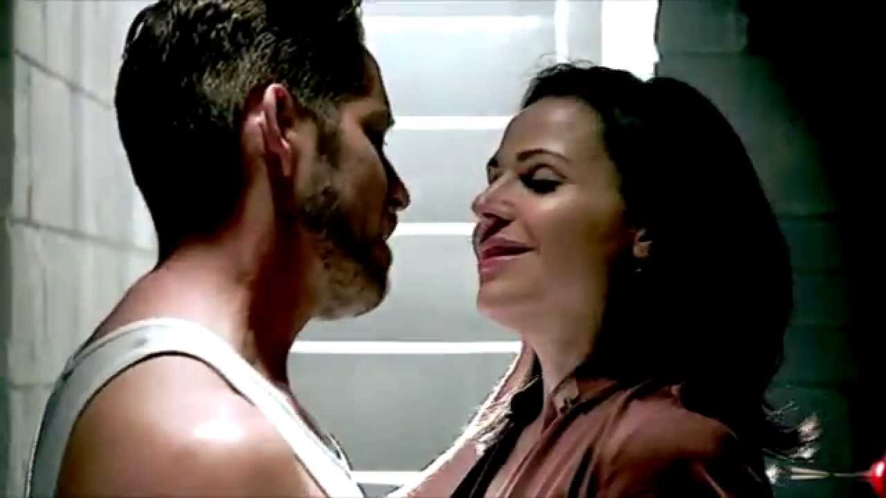 Regina Mills and Robin Hood ~ Outlaw Queen ~ Love Me Like You Do