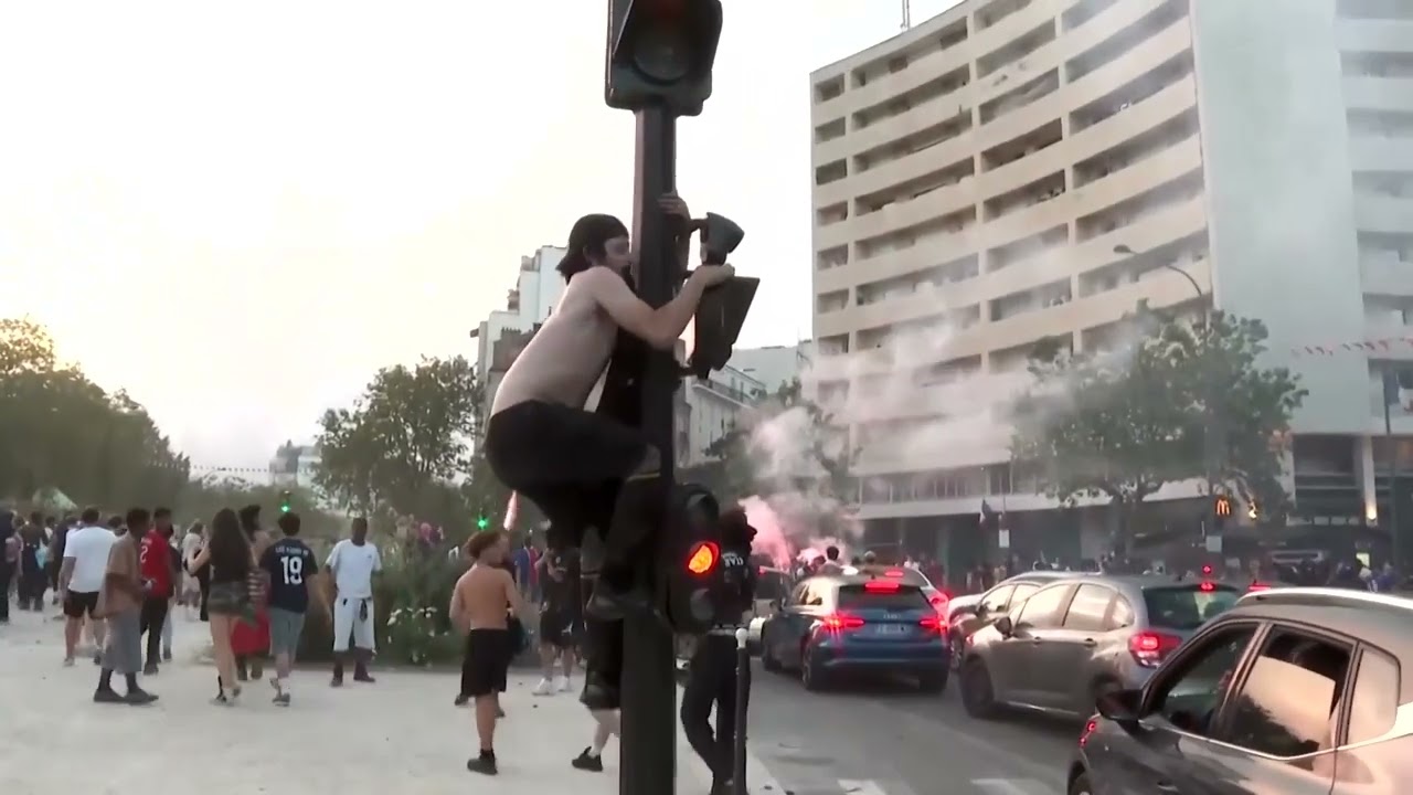 PSG fans set fires after Champions League win