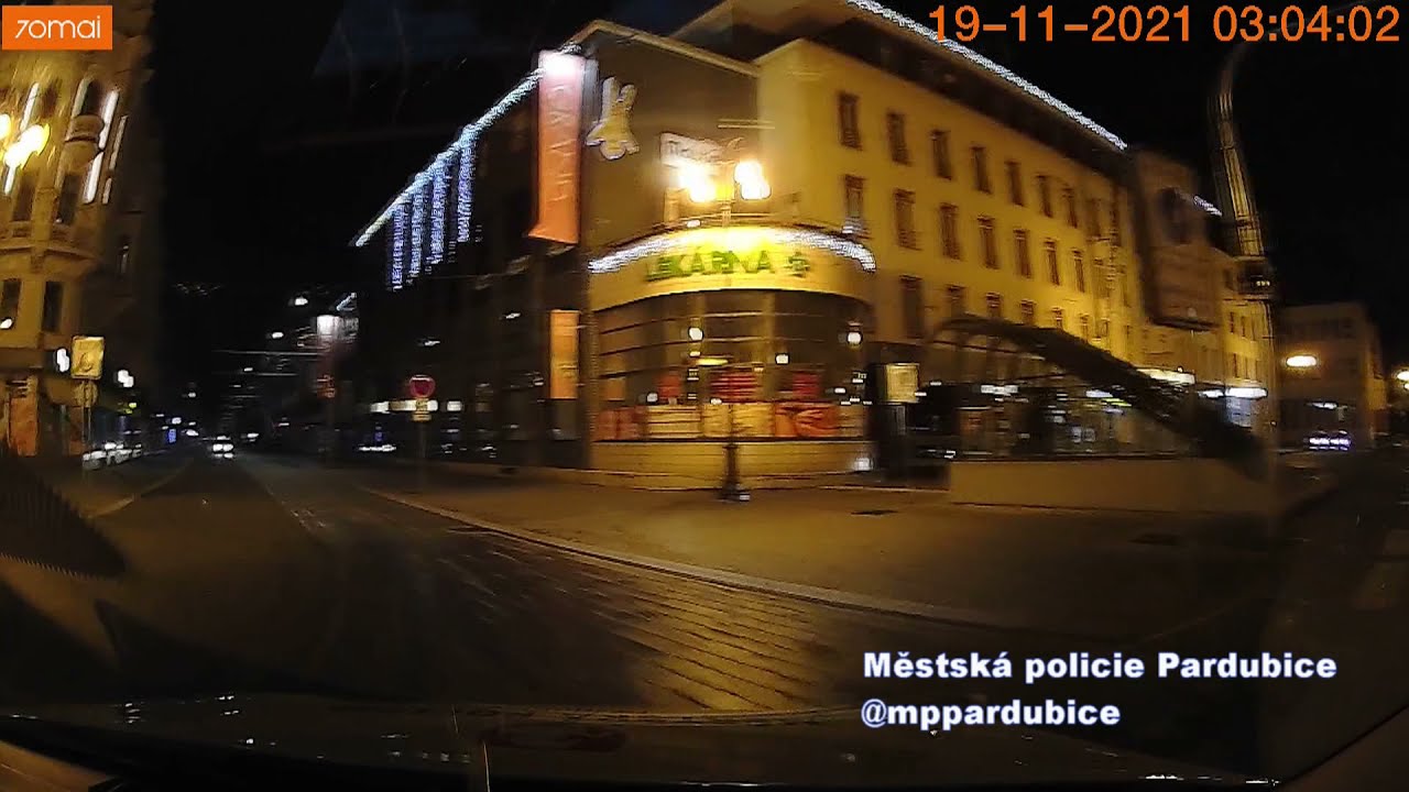 MLADÍCI POD VLIVEM ALKOHOLU VYRAZILI V PARDUBICÍCH PRO KEBAB