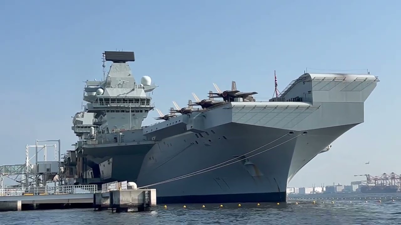 イギリス海軍空母プリンス・オブ・ウェールズ 観覧クルーズ