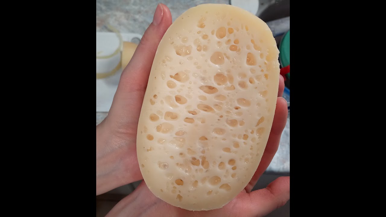 Сыр Ярлсберг, очень похож на Маасдам