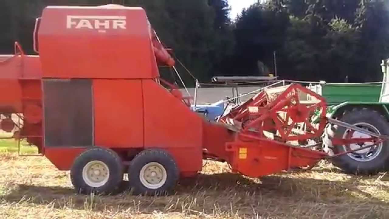 Mähdrescher Fahr M66 TS gezogen von Deutz Intrac beim Dreschen Gmacht in Kastl