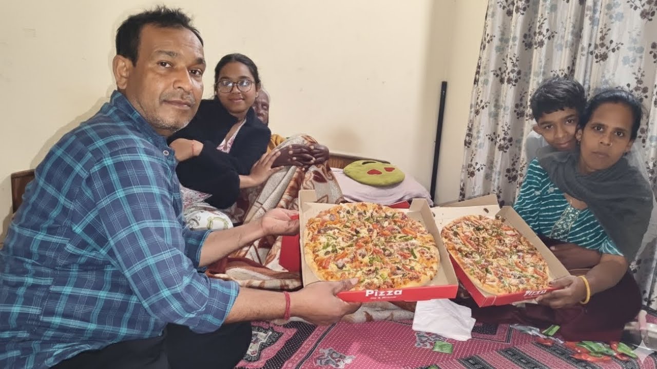Aunty ne hamare liye beja pizza 