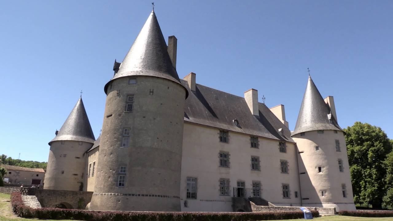 Découvrir le château de Villeneuve-Lembron