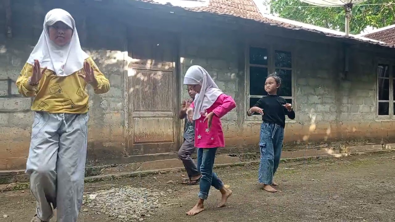 Bermain sama teman-teman seru banget gaess🥰🥰