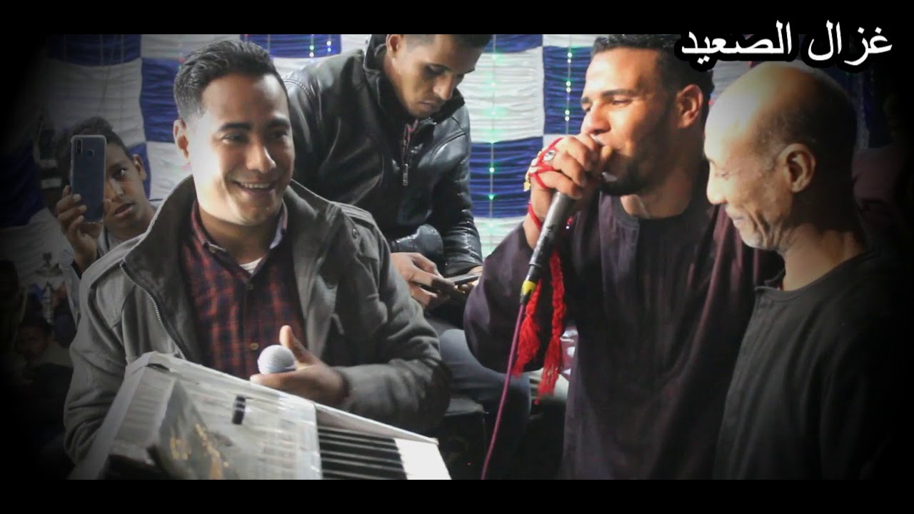 شوف حسانى القوصى بيقول اى للاسمر و محمد الاسمر كان ردو عليه اى=محمد الاسمر=حسانى القوصى اضرب2020