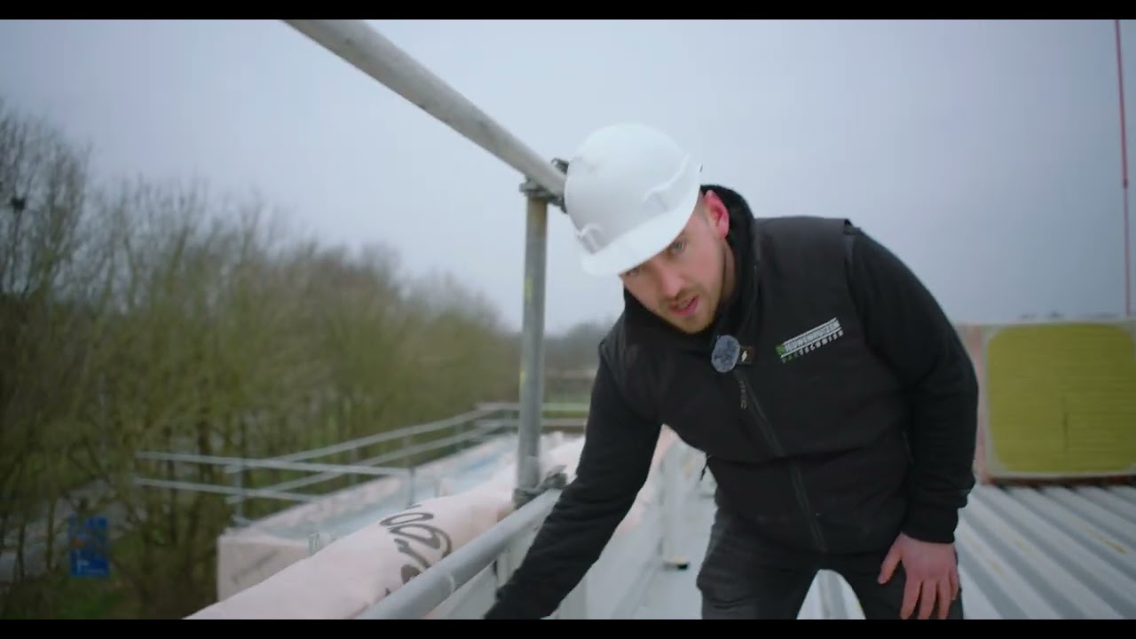 Nieuwbouw Groenlo aanbrengen dakbedekkingspakket combi PIR en Rockwool isolatie, twee laags bitumen.
