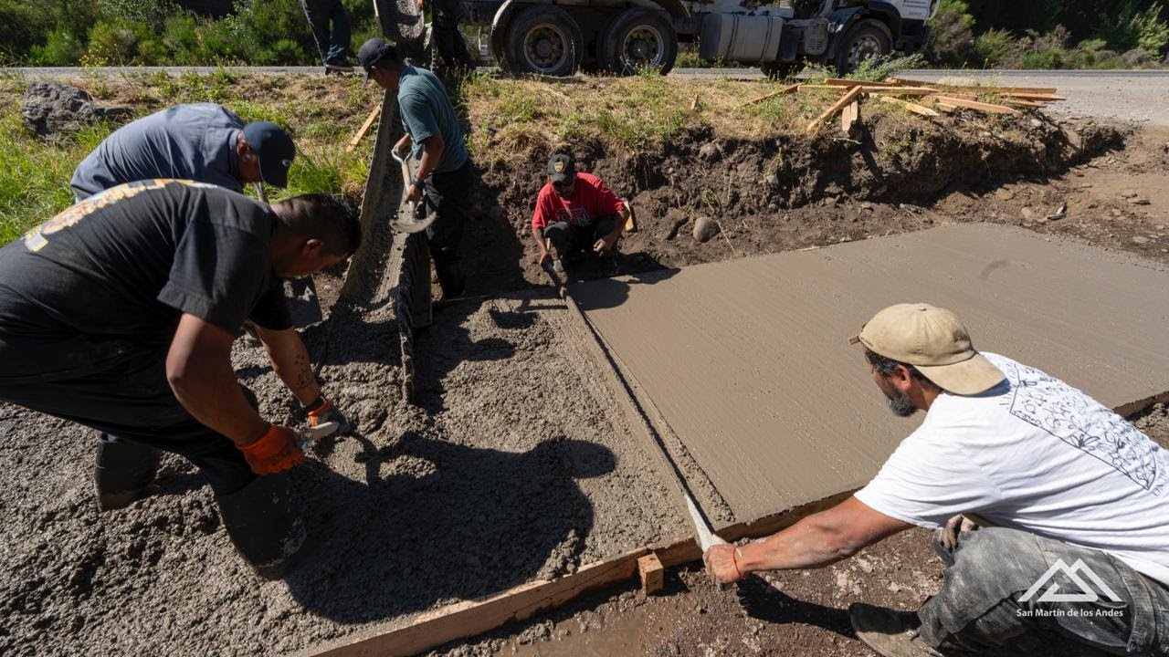 Comenzó el hormigonado en la senda entre Villa Paur y callejón de Bello