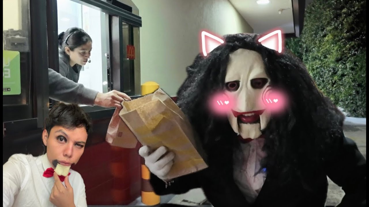 me disfrace, compre comida y fui a espantar niños jajskaj xd