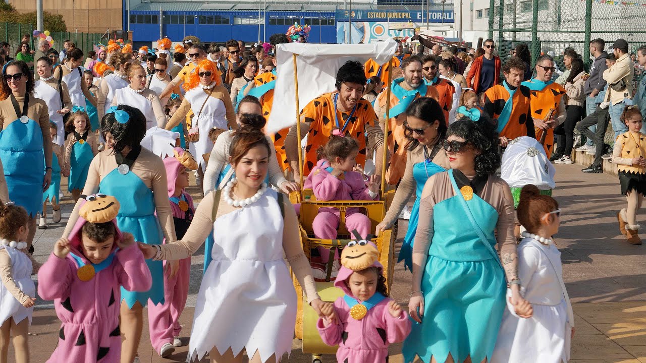 Más de 2.000 personas participan en el desfile de carnaval infantil de Ponferrada