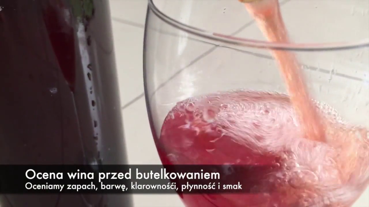 Zlewanie i butelkowanie wina