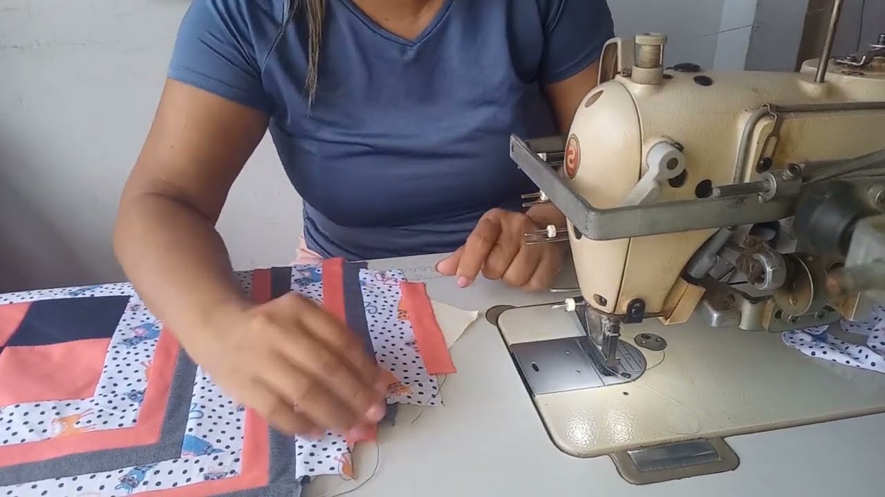 COMO FAZER UM BLOCO SIMPLES E MONTAR UM BELO TAPETE DE TIRAS.