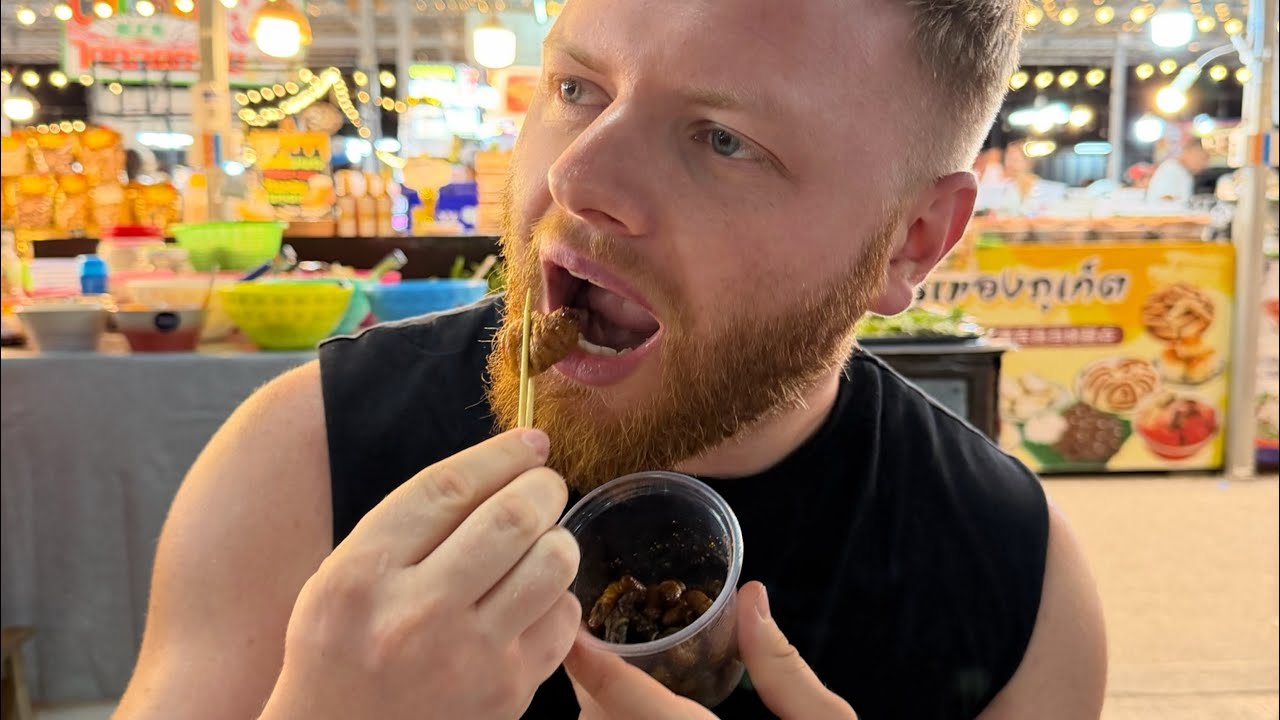 Mananc gandaci, viermi, insecte si crocodil😱