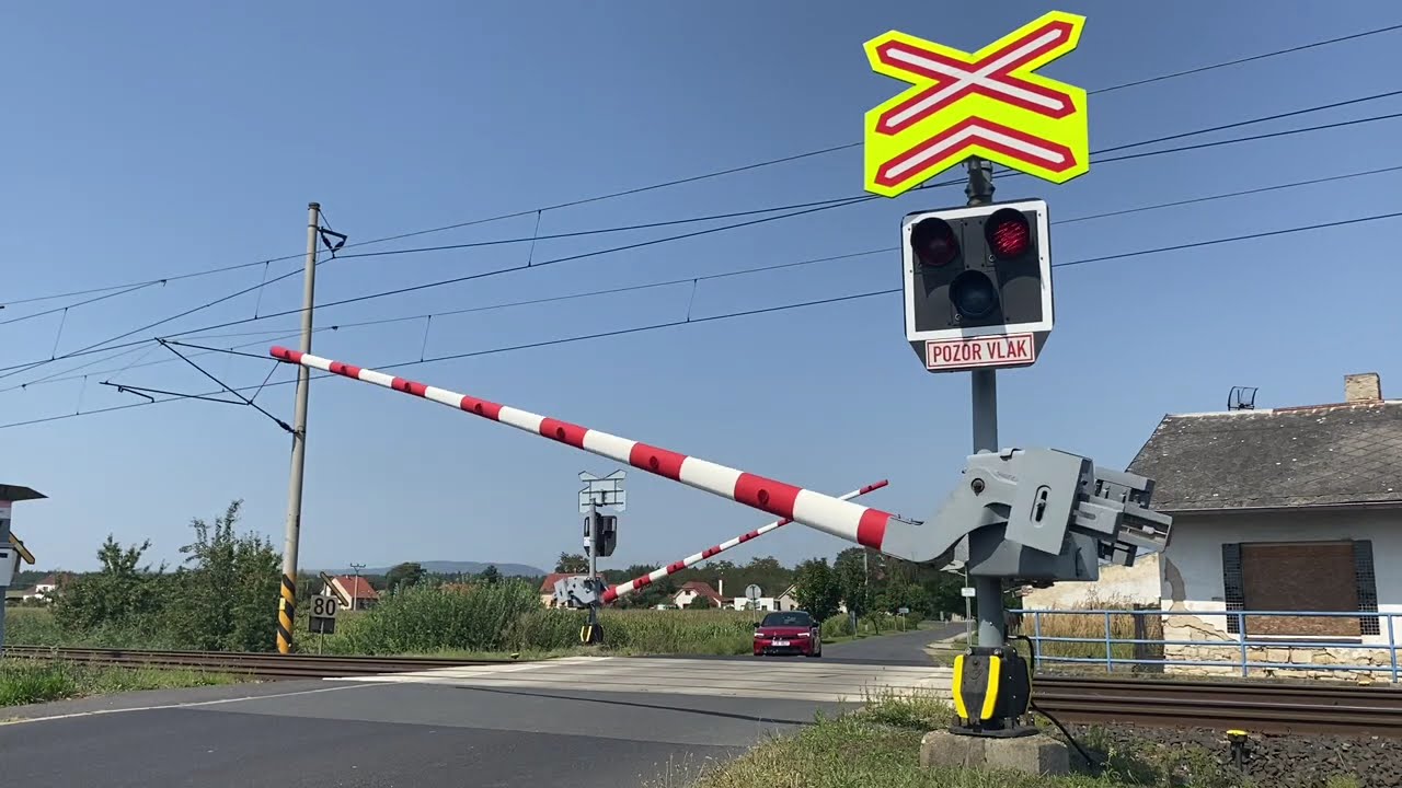 Železniční přejezd Oleško