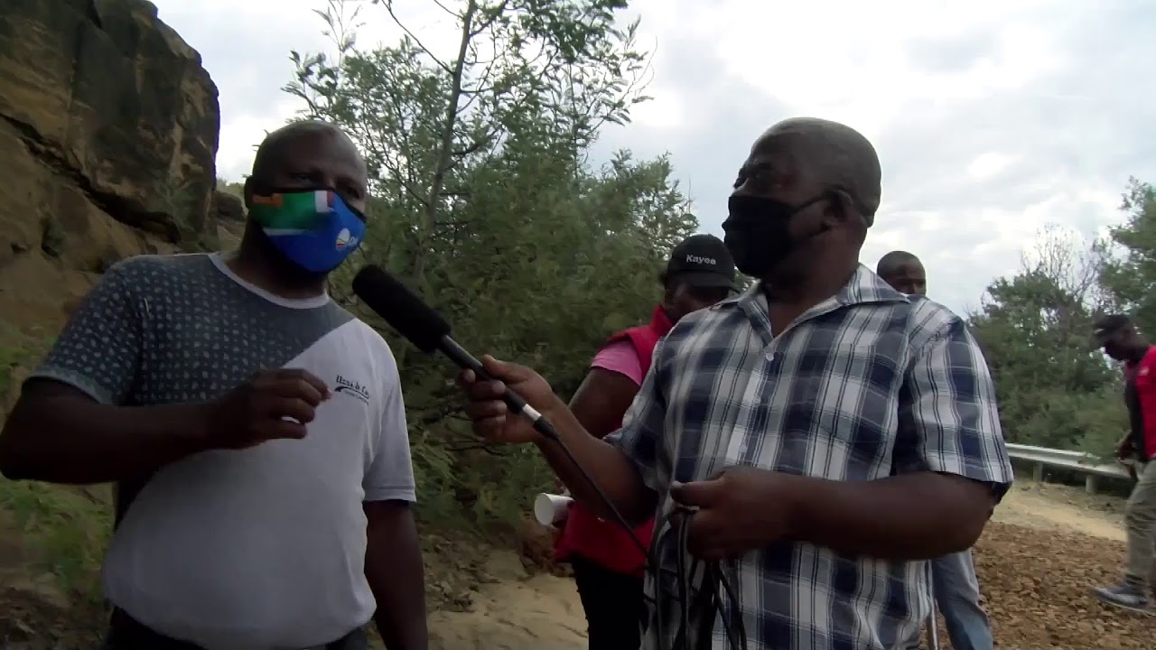 Lesotho residents in South Africa to repair the road