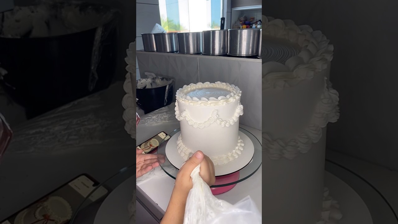 Bolo Vintage Cake #vintage #bolochantilly #cakedecorating #chantilly #bolochantilly