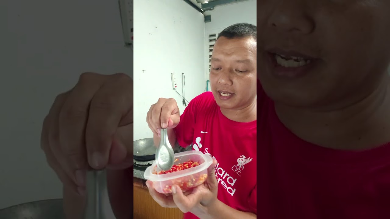 ผัดกระเพรากินเองครับ