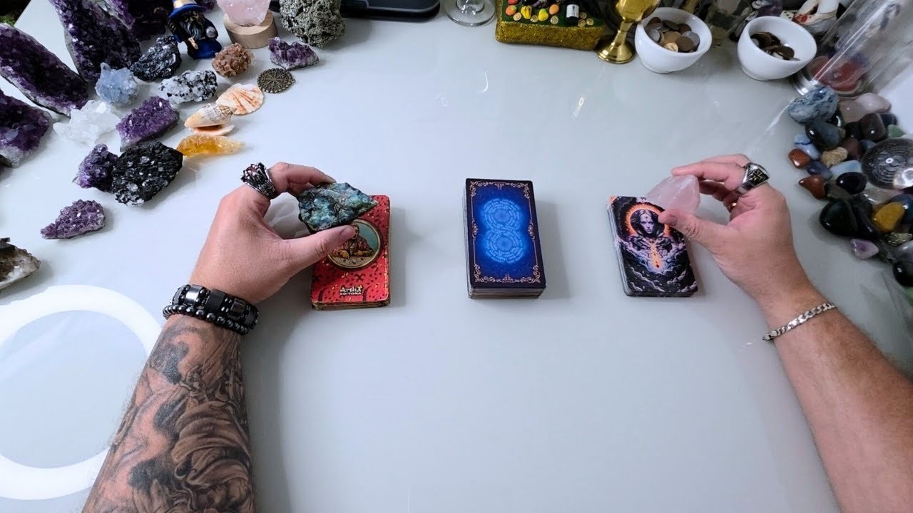Ele(a) FICA OU SAI DA MINHA VIDA TAROT? Vamos Voltar a Ficar Juntos?