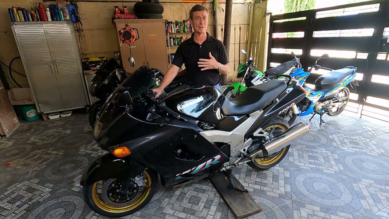 Kawasaki ZZR 1100 (ZX11) Review and why I love this bike. Big Bike Riding in the Philippines
