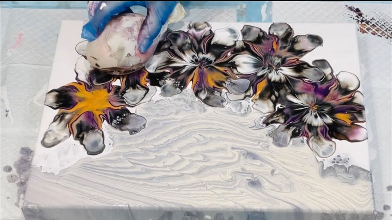 Beautiful botanical effects using a balloon 🎈 Different techniques bring this piece together fab