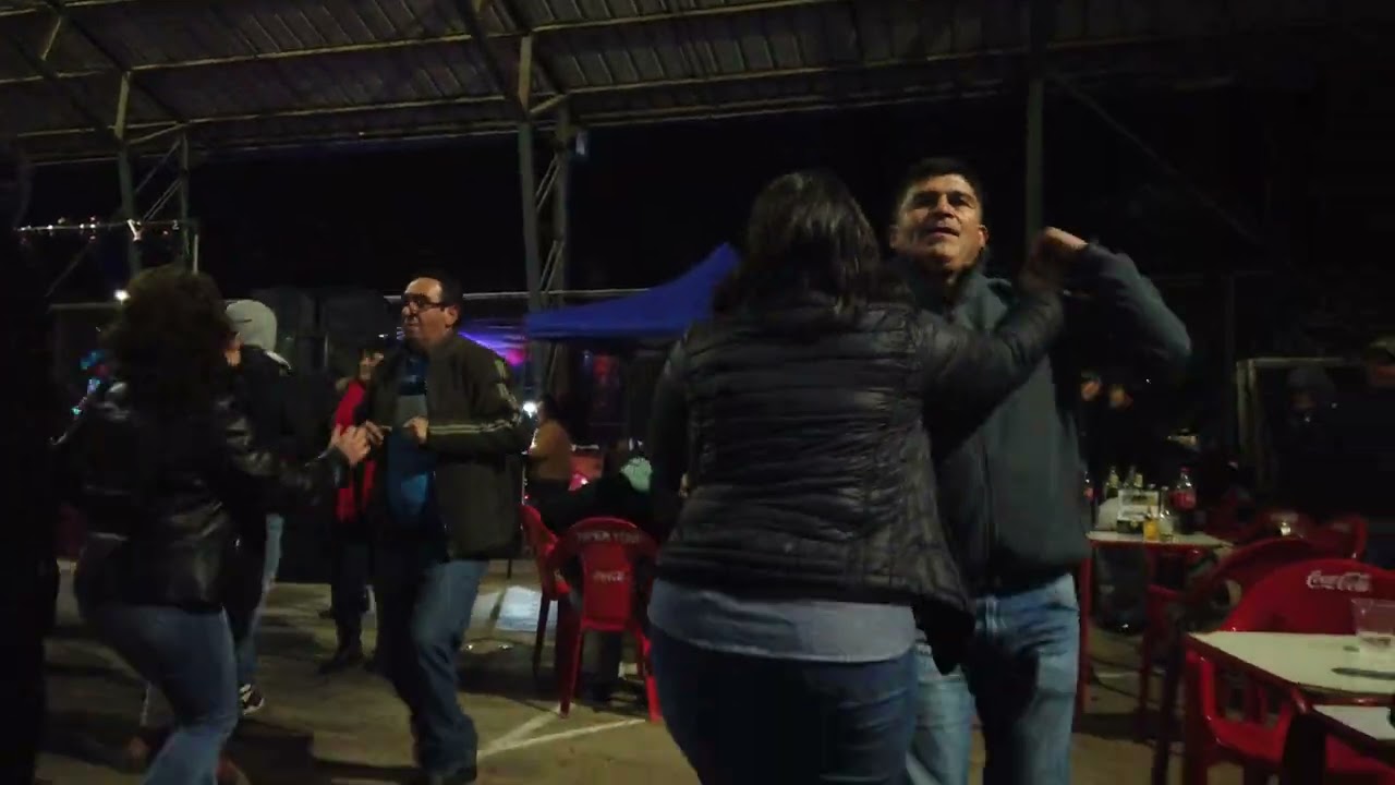 Mix Revolución Tropical en Vivo (lo Figueroa) comuna de Pencahue.