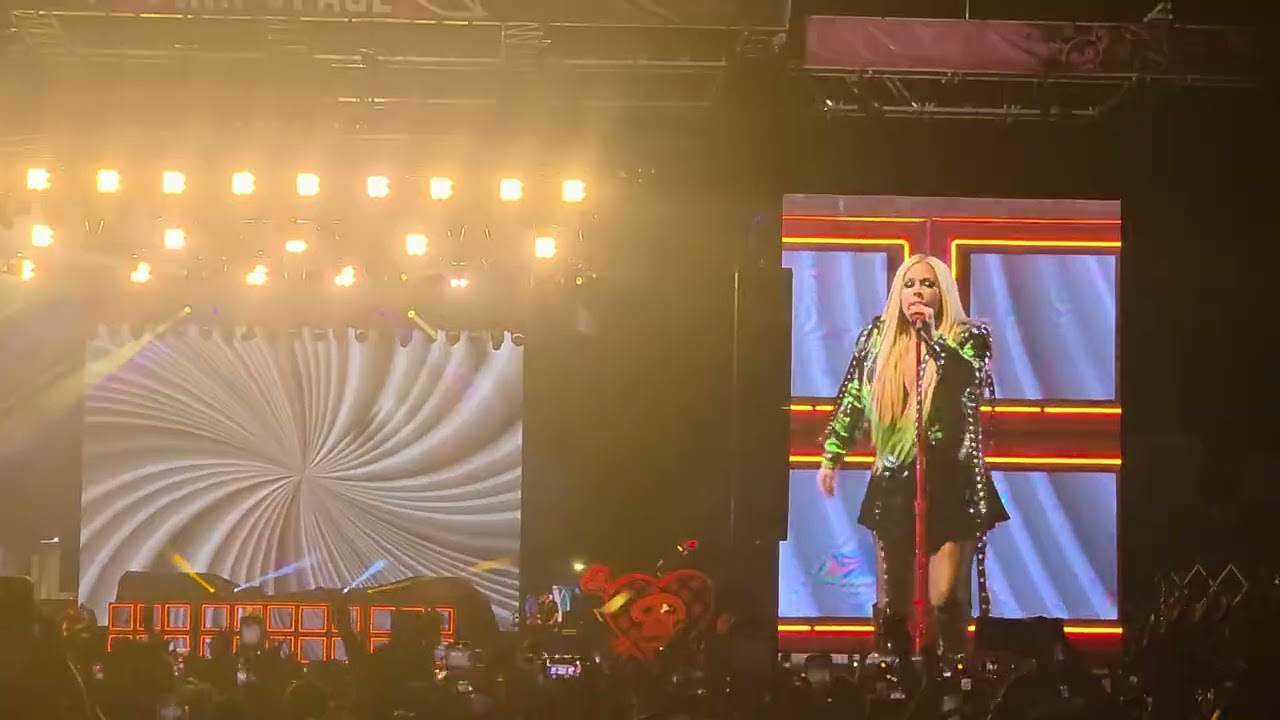 Avril Lavigne & Deryck Whibley (Sum 41)  In Too Deep - When We Were Young Festival 19th October 2025