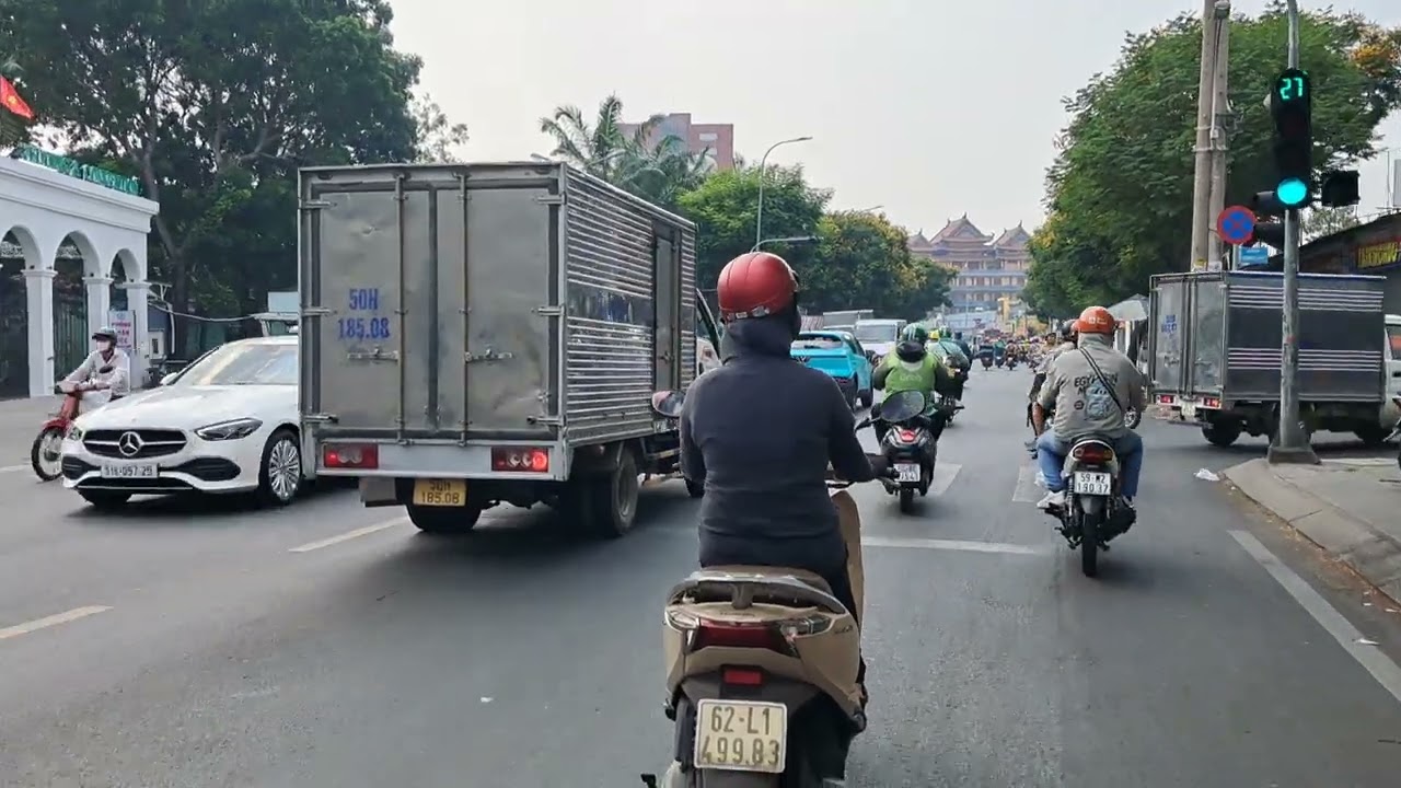 CHỢ HOA ĐẦM SEN THẤT THU. DẸP VỈA HÈ KHÔNG AI DÁM MUA BÁN