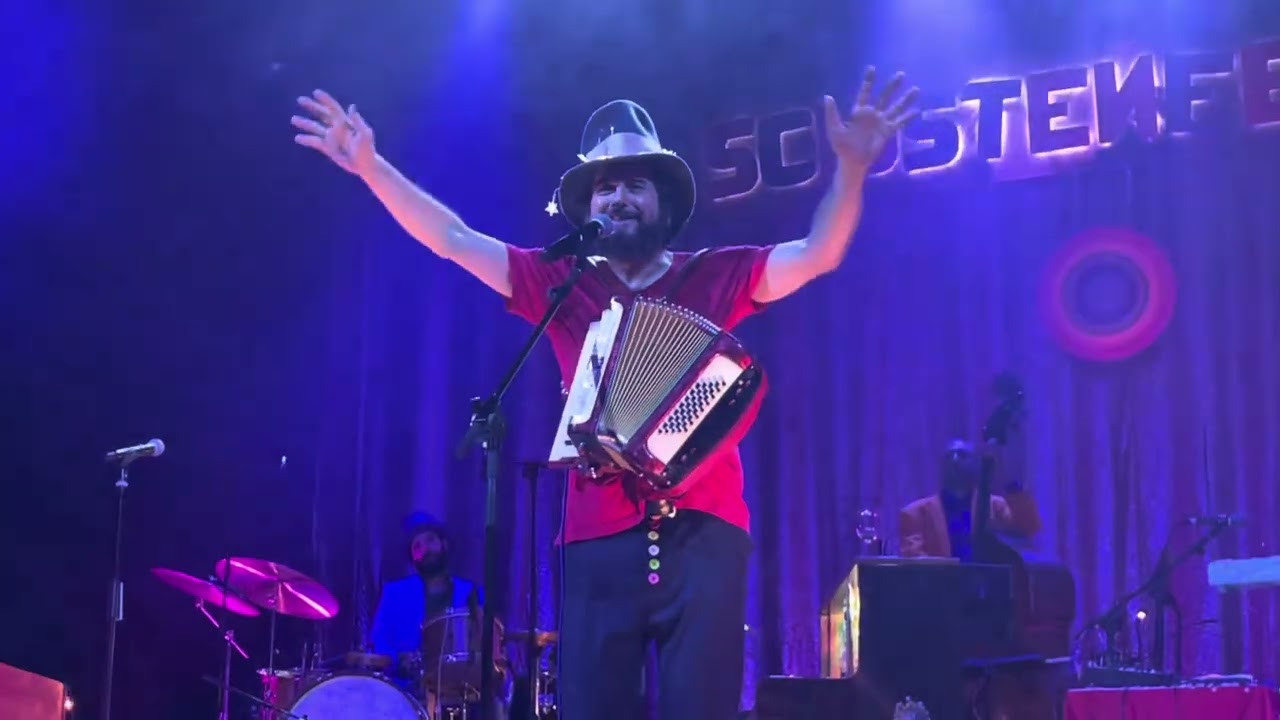 Vinicio Capossela - Ovunque Proteggi