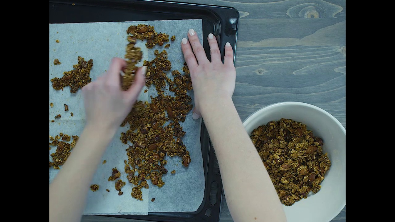 Bakoma Jogurt Naturalny Gęsty - granola [marketing-news.pl]