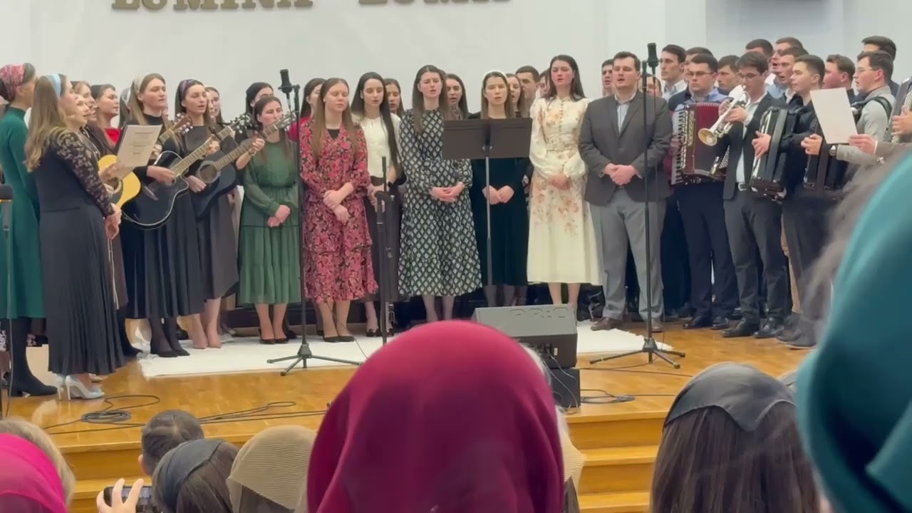 Sfânt , sfânt în cer se cântă - Grup Tineri Iaslovăț 