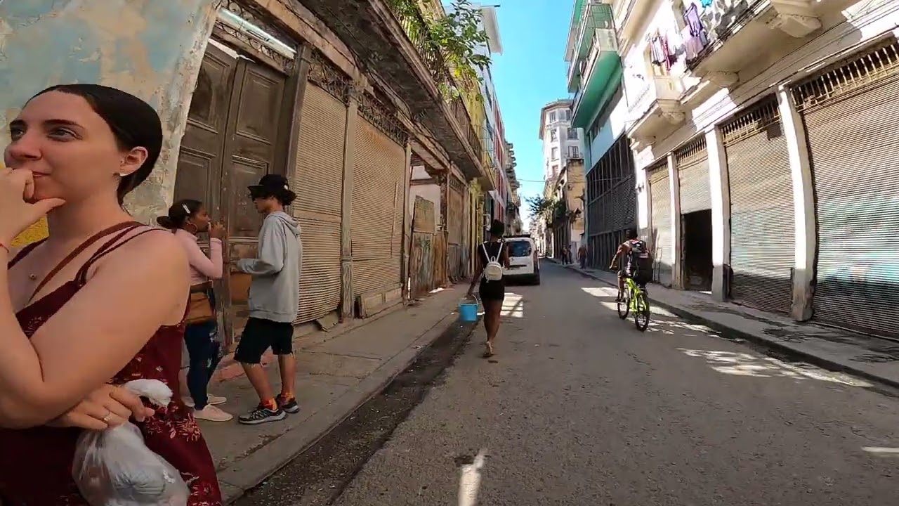 Walking Tour of Havana's Iconic Architecture and Landmarks