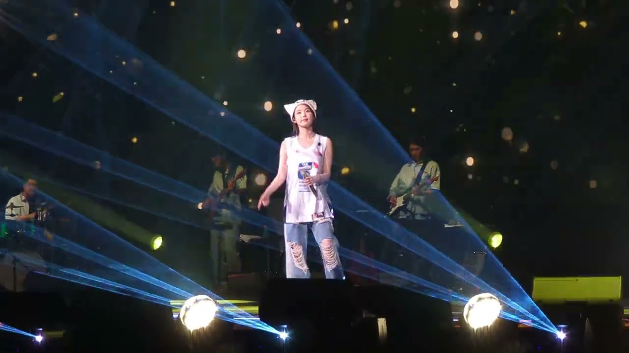 IU (아이유) - Celebrity | Washington DC 240722 | HEREH World Tour