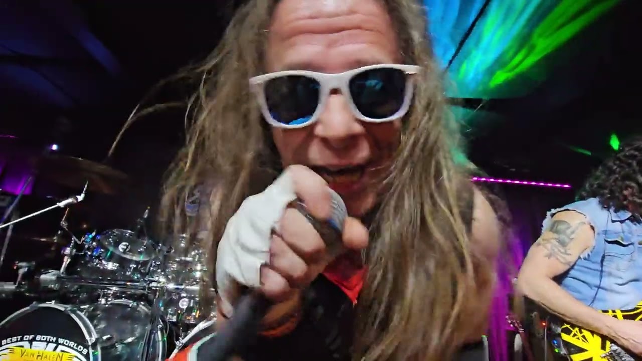 Best of Both Worlds Van Halen Tribute Band Live at Billy Blues 1118/23 Sammy and David Lee Roth.
