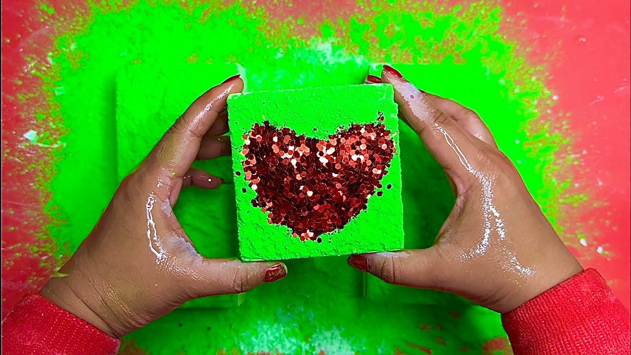 🎅🏽🎄GRINCH CRUSH | GLITTER ON CRUNCHY CHALK | GYM CHALK ASMR🎧