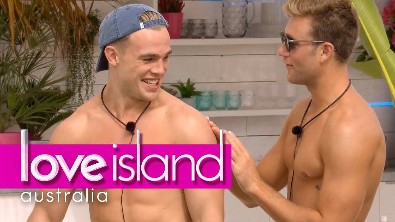 Boys get sexy with sunscreen | Love Island Australia 2018