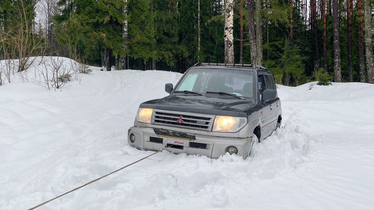 Нива и Pajero Pinin рубимся в последнем глубоком снегу