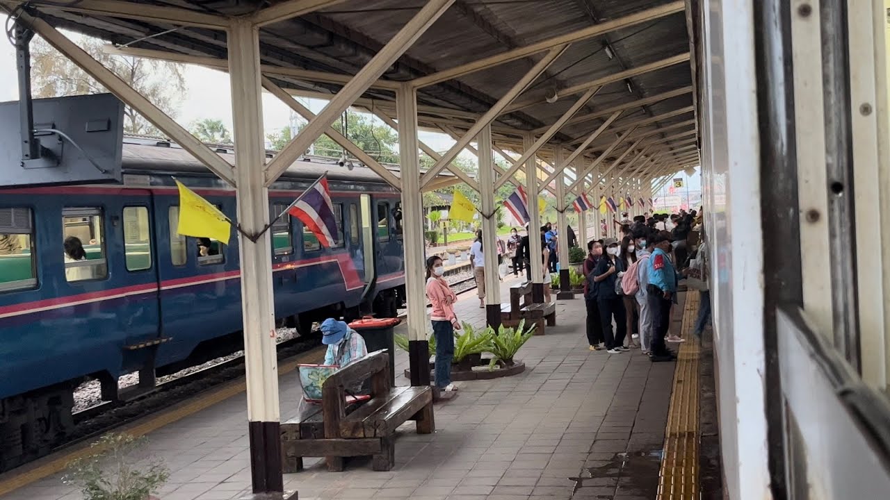 นั่งรถไฟชั้น 3 สายอีสาน คนเยอะคึกคักมากๆ จากชุมทางถนนจิระ - บุรีรัมย์